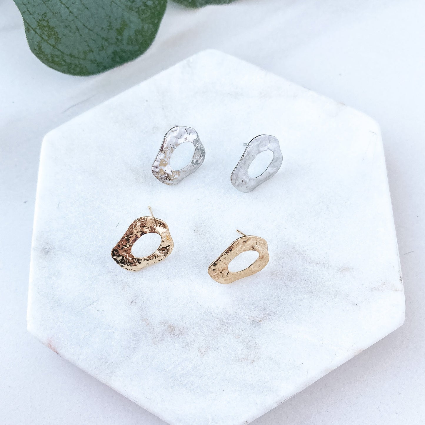 Hammered Open Oval Stud Finding - 10 PIECES