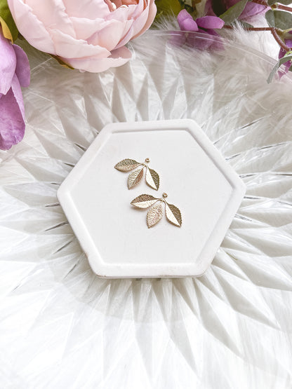 3 Leaf Charm - 10 PIECES